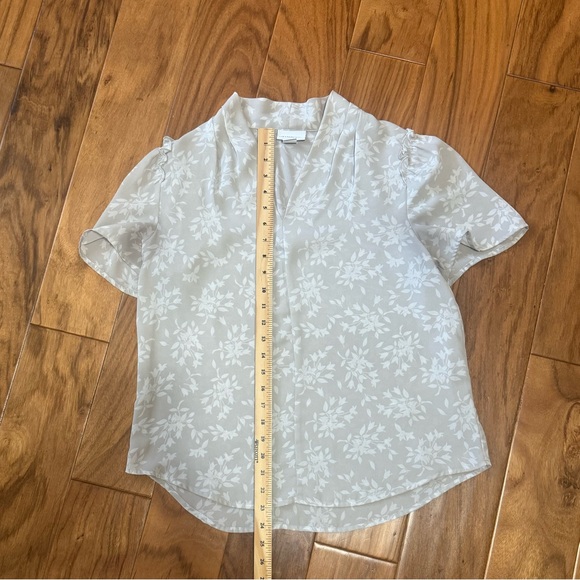 Liz Claiborne Short Sleeve Blouses - Picture 3 of 6